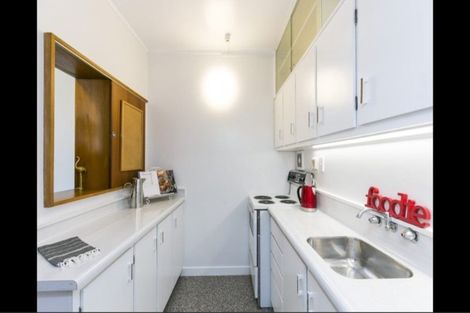Photo of property in Hobson Court Flats, 27/70 Hobson Street, Thorndon, Wellington, 6011