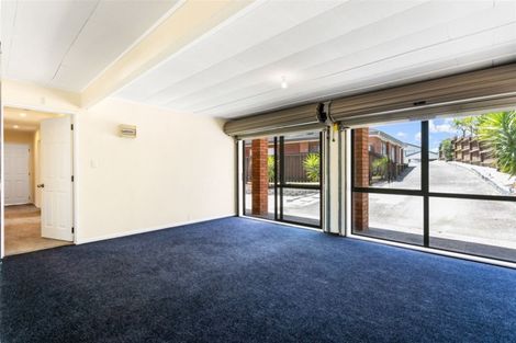 Photo of property in 2/16 Matisse Drive, West Harbour, Auckland, 0618