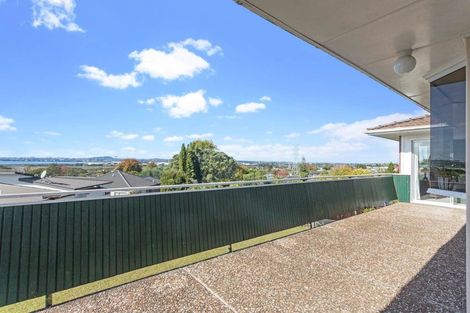 Photo of property in 2 Wakeling Avenue, Te Atatu South, Auckland, 0610