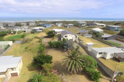Photo of property in 10 Brown Terrace, Foxton Beach, Foxton, 4815