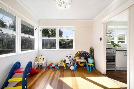 Photo of property in 53 Chorley Avenue, Massey, Auckland, 0614