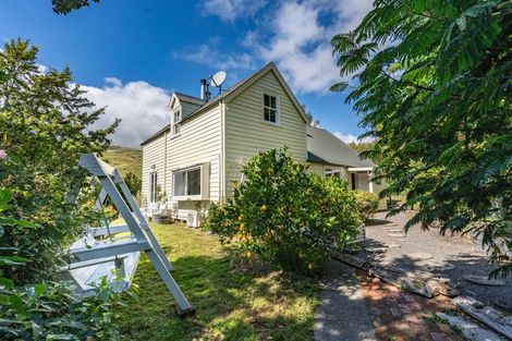 Photo of property in 8 Shadbolts Road, Pigeon Bay, Akaroa, 7583