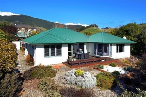 Photo of property in 21 Ngawhatu Road, Stoke, Nelson, 7011