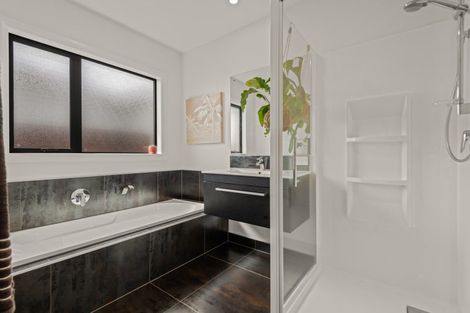 Photo of property in 6 Stratford Court, Fitzherbert, Palmerston North, 4410