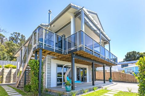 Photo of property in 18 Ross Place, Whiritoa, Whangamata, 3691