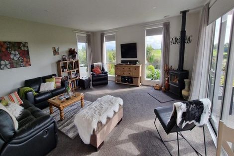 Photo of property in 9 Waipuna Grove, Levin, 5571