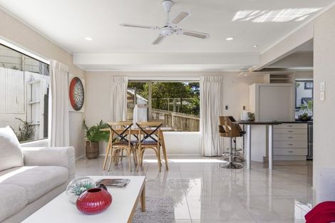 Photo of property in 203 Chelsea View Drive, Chatswood, Auckland, 0626