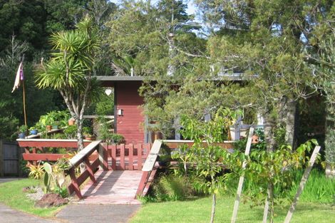 Photo of property in 2 Kauri Point Road, Laingholm, Auckland, 0604