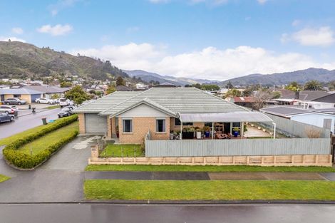 Photo of property in 2 Fraser Colman Grove, Wainuiomata, Lower Hutt, 5014