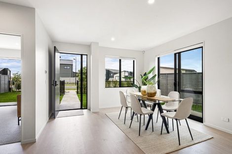 Photo of property in 32 Viridian Avenue, Rosehill, Papakura, 2113