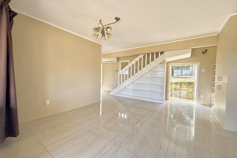 Photo of property in 5 Ancona Lane, Goodwood Heights, Auckland, 2105