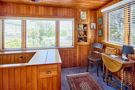 Photo of property in 25 Mahoe Street, Eastbourne, Lower Hutt, 5013