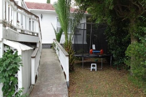 Photo of property in 1/7 Te Atatu Road, Te Atatu South, Auckland, 0610