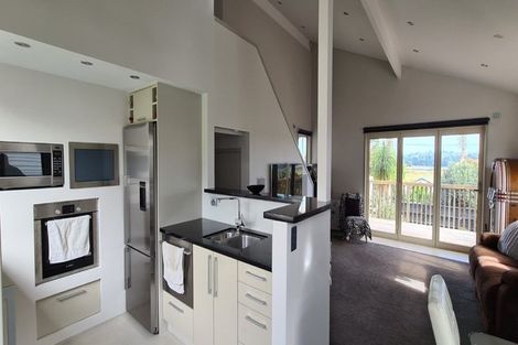 Photo of property in 3 The Terrace, Herald Island, Auckland, 0618