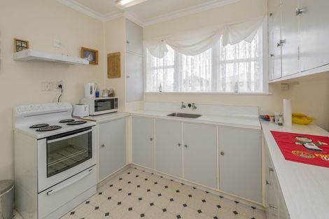 Photo of property in 19 Stanley Street, Levin, 5510