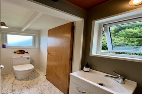 Photo of property in 35b Amapur Drive, Khandallah, Wellington, 6035