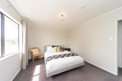 Photo of property in 73 Hillcrest Drive, Kelvin Grove, Palmerston North, 4414