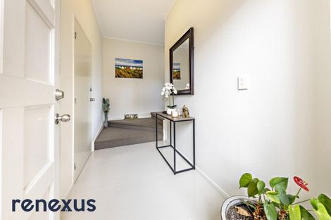 Photo of property in 8 Birchlea Rise, Goodwood Heights, Auckland, 2105