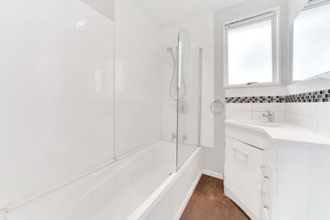 Photo of property in 1/3 Etherton Drive, Weymouth, Auckland, 2103