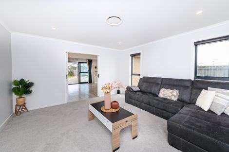 Photo of property in 55 Vaucluse Heights, Fitzherbert, Palmerston North, 4410