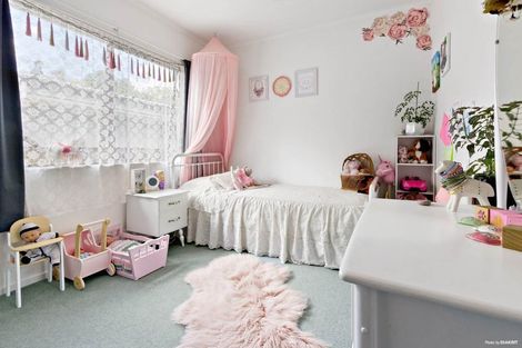 Photo of property in 52a Woodside Road, Massey, Auckland, 0614