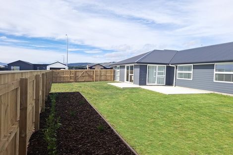 Photo of property in 69 Atlantic Drive, Fitzherbert, Palmerston North, 4410