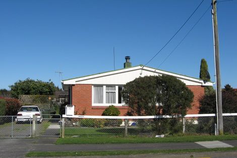 Photo of property in Clifton School, 71 Taumaihi Street, Bulls, 4818
