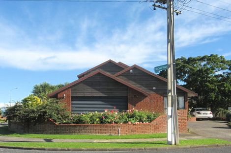 Photo of property in 87 Bradbury Road, Botany Downs, Auckland, 2010