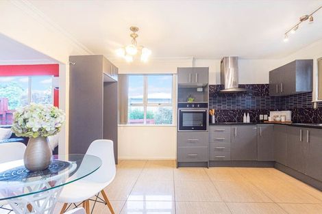 Photo of property in 32 Kelkirk Street, Kelston, Auckland, 0602