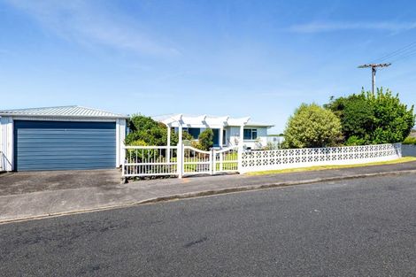 Photo of property in 1 Catherine Crescent, Moturoa, New Plymouth, 4310