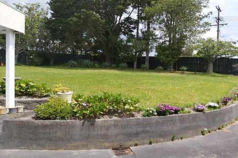 Photo of property in 40 Waimumu Road, Massey, Auckland, 0614