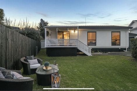 Photo of property in 1/2 Graham Avenue, Te Atatu Peninsula, Auckland, 0610