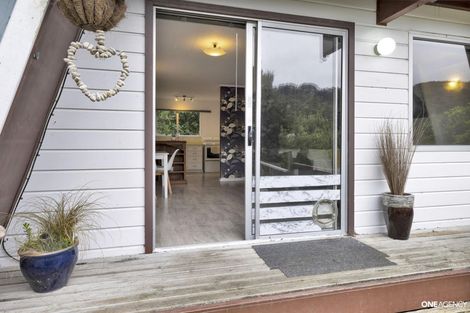 Photo of property in 45 Airlie Road, Plimmerton, Porirua, 5026