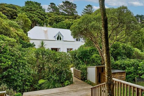 Photo of property in 88 Airlie Road, Plimmerton, Porirua, 5026