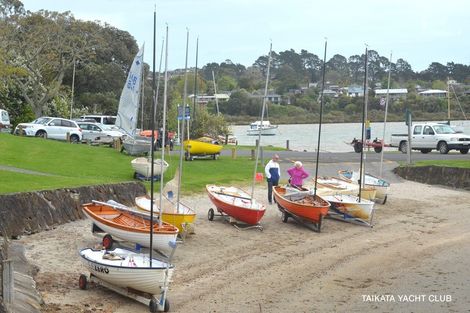 Photo of property in 9 Chapman Road, Te Atatu Peninsula, Auckland, 0610