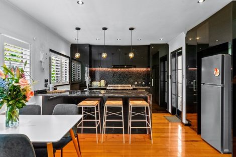 Photo of property in 39 Sherwood Avenue, Te Atatu South, Auckland, 0610