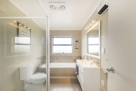 Photo of property in 76 Cashmere Drive, Fitzherbert, Palmerston North, 4410