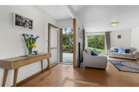 Photo of property in 24 Deverell Place, Northcross, Auckland, 0632