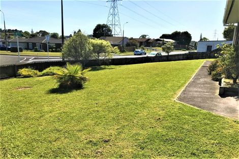Photo of property in 2 Sherpa Place, Massey, Auckland, 0614
