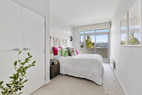Photo of property in Beauport Apartments, 2/30 The Crescent, Roseneath, Wellington, 6011