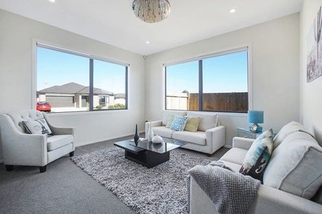 Photo of property in 8 Twin Parks Rise, Papakura, 2110