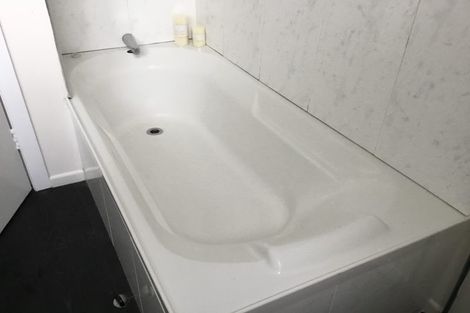 Photo of property in 2/233 Hurstmere Road, Takapuna, Auckland, 0622