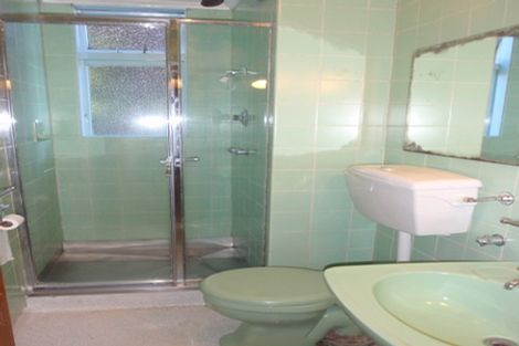 Photo of property in 2 Sugarloaf Road, Brooklyn, Wellington, 6021