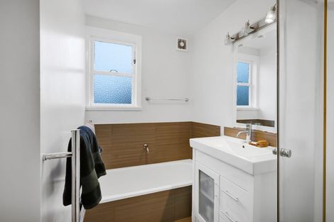 Photo of property in 1/6 Cornwall Street, Brooklands, New Plymouth, 4310