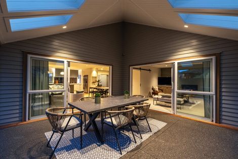 Photo of property in 71 Oak Road, Poraiti, Napier, 4112