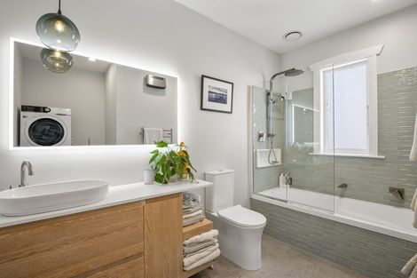 Photo of property in 52 Wainui Avenue, Point Chevalier, Auckland, 1022