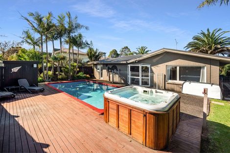 Photo of property in 5 Cascades Road, Pakuranga Heights, Auckland, 2010