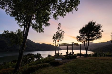 Photo of property in 579 Queen Charlotte Drive, Havelock, 7281