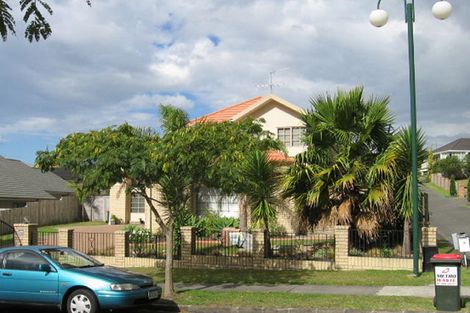 Photo of property in 2 Hogarth Rise, West Harbour, Auckland, 0618