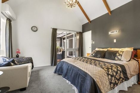 Photo of property in 70 Chelsea View Drive, Chatswood, Auckland, 0626